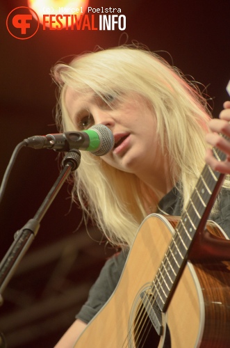 Laura Marling op Into The Great Wide Open 2011 foto