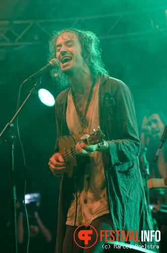 Crystal Fighters op Into The Great Wide Open 2011 foto