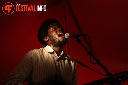 Michael Kiwanuka op Into The Great Wide Open 2011 foto