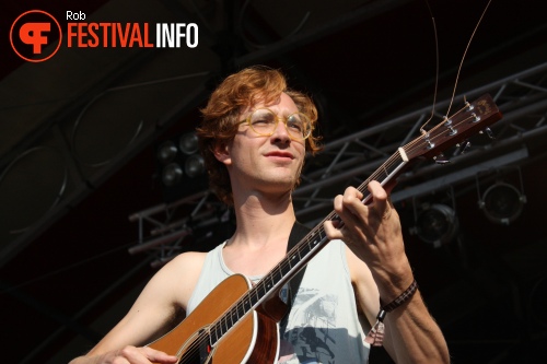 Kings of Convenience op Into The Great Wide Open 2011 foto