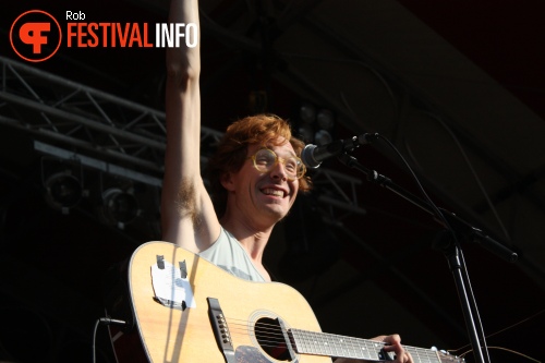 Kings of Convenience op Into The Great Wide Open 2011 foto