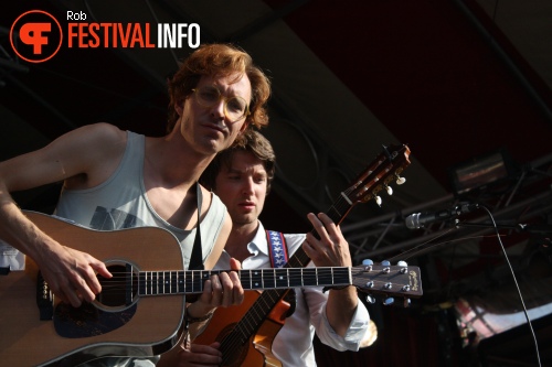 Kings of Convenience op Into The Great Wide Open 2011 foto