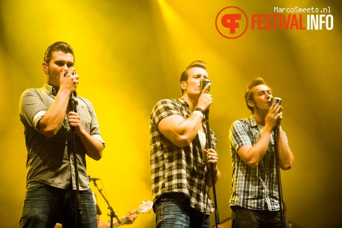 The Baseballs op Appelpop 2011 - dag 2 zaterdag foto