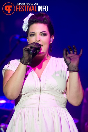 Caro Emerald op Appelpop 2011 - dag 2 zaterdag foto