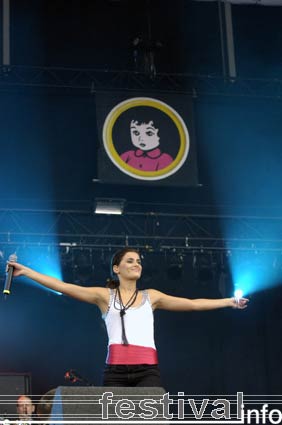 Nelly Furtado op Pinkpop 2006 foto