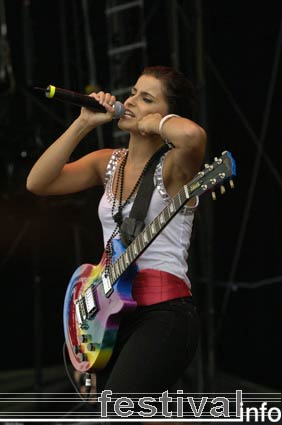 Nelly Furtado op Pinkpop 2006 foto