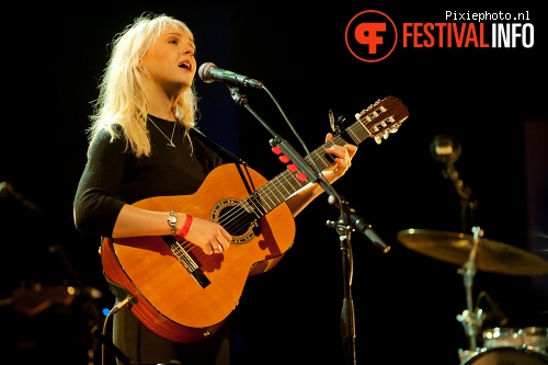 Laura Marling op Crossing Border Den Haag 2011 foto