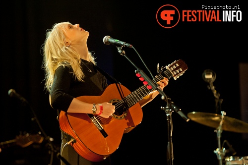 Laura Marling op Crossing Border Den Haag 2011 foto