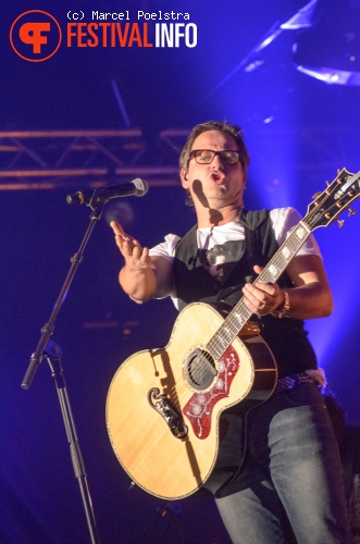 Guus Meeuwis op Paaspop Schijndel 2012 foto