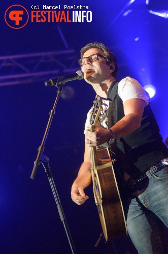 Guus Meeuwis op Paaspop Schijndel 2012 foto