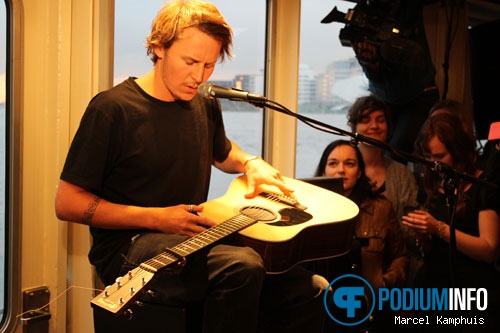 Ben Howard op Ben Howard - 11/4 - Veerpont Amsterdam foto