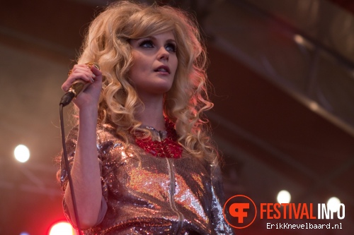 The Asteroids Galaxy Tour op Bevrijdingsfestival Overijssel 2012 foto