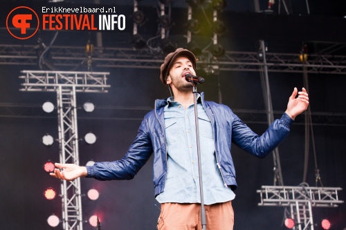 Alain Clark op Bevrijdingsfestival Overijssel 2012 foto