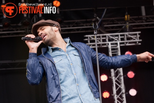 Alain Clark op Bevrijdingsfestival Overijssel 2012 foto