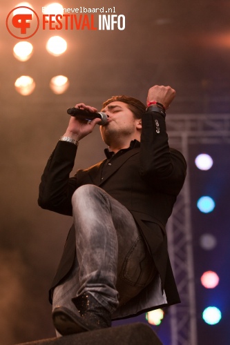 Waylon op Bevrijdingsfestival Overijssel 2012 foto