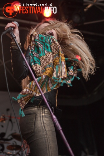 Stefany June op Bevrijdingsfestival Overijssel 2012 foto