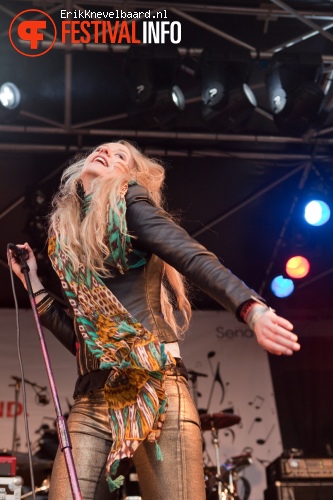 Stefany June op Bevrijdingsfestival Overijssel 2012 foto