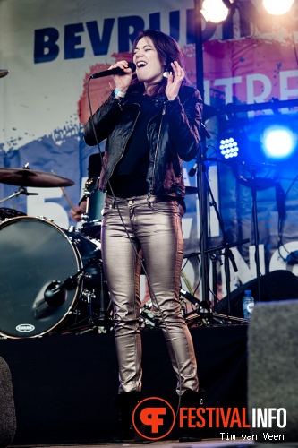 Rachèl Louise op Bevrijdingsfestival Utrecht foto