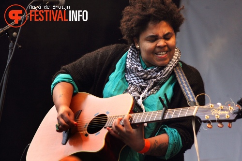 Rina Mushonga op Bevrijdingsfestival Zuid Holland 2012 foto
