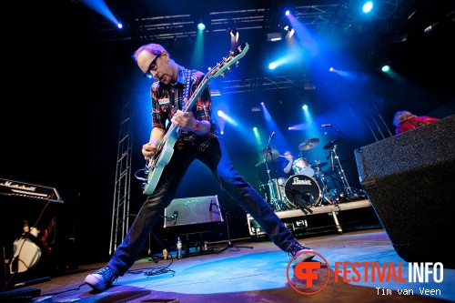 Bettie Serveert op Dauwpop 2012 foto