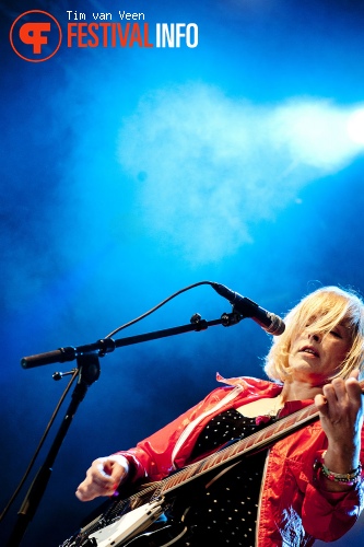 Bettie Serveert op Dauwpop 2012 foto