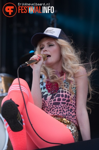 The Asteroids Galaxy Tour op Pinkpop 2012 - Zaterdag foto