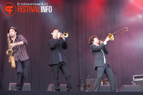 Babylon Circus op Pinkpop 2012 - Zondag foto