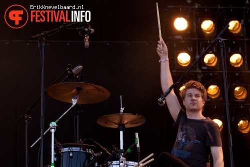 Blood Red Shoes op Pinkpop 2012 - Maandag foto