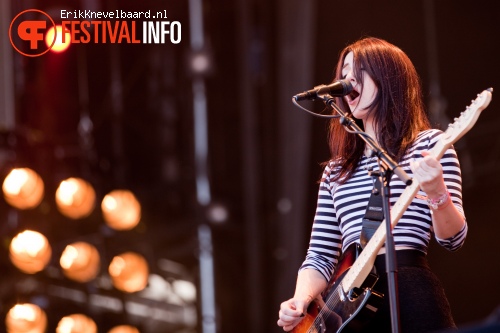 Blood Red Shoes op Pinkpop 2012 - Maandag foto