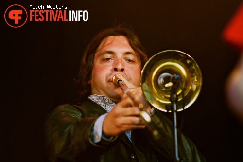 Muchachito Bombo Infierno op Beeckestijn Pop 2012 foto