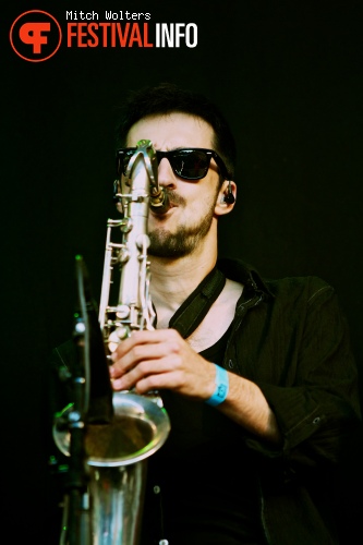 Muchachito Bombo Infierno op Beeckestijn Pop 2012 foto