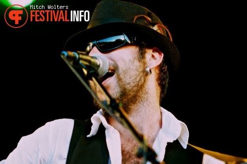 Muchachito Bombo Infierno op Beeckestijn Pop 2012 foto