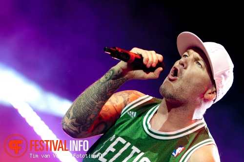 Limp Bizkit op Graspop Metal Meeting 2012 foto