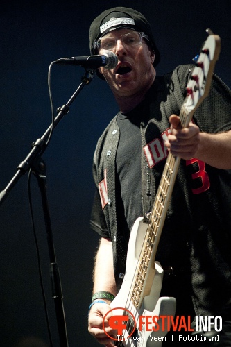 Ugly Kid Joe op Graspop Metal Meeting 2012 foto