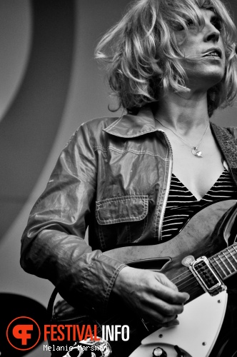 Bettie Serveert op Parkpop 2012 foto