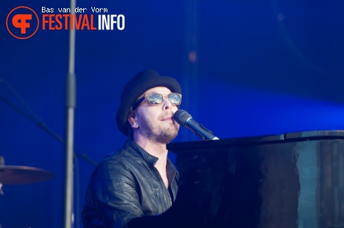 Gavin DeGraw op Bospop 2012 foto