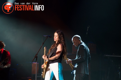 Alanis Morissette op Bospop 2012 foto