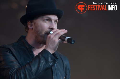 Gavin DeGraw op Bospop 2012 foto