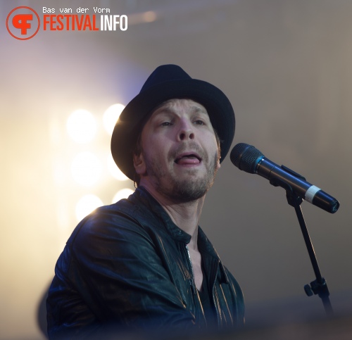 Gavin DeGraw op Bospop 2012 foto