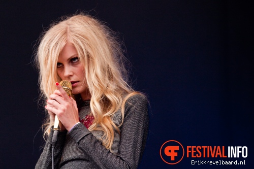 The Asteroids Galaxy Tour op Zwarte Cross 2012 foto