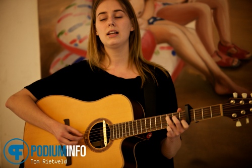 Áslaug Vigfúsdóttir op Young Talent Popping Up - 12/7 - Pop Up Galerie foto