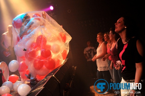 The Hot Stewards op The Hot Stewards - 07/07 - Atak foto