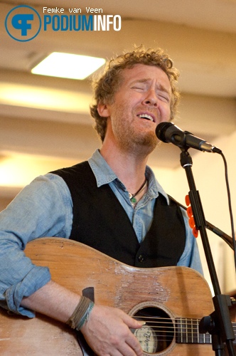 Glen Hansard op Glen Hansard - 23/7 - Concerto Recordstore foto