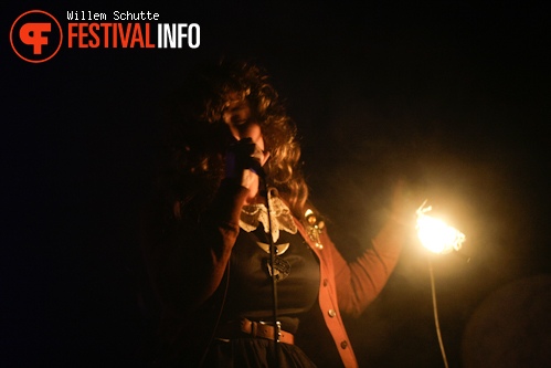 Purity Ring op MS Dockville Festival 2012 foto