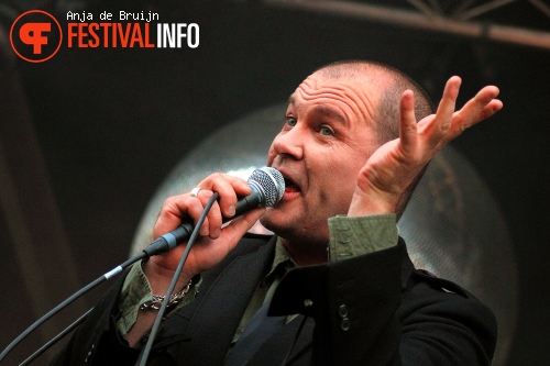 Gavin Friday op Waterpop 2012 foto