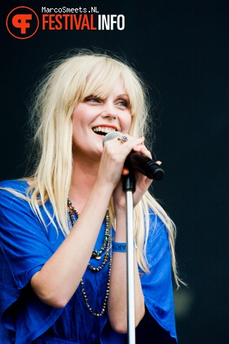 The Asteroids Galaxy Tour op Brabant Open Air 2012 foto