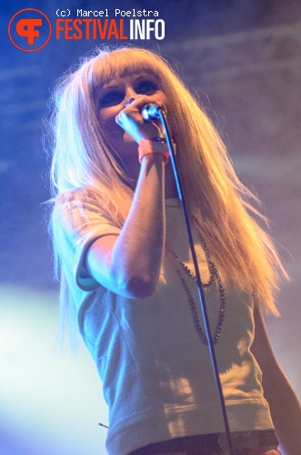 The Asteroids Galaxy Tour op Festyland 2012 foto