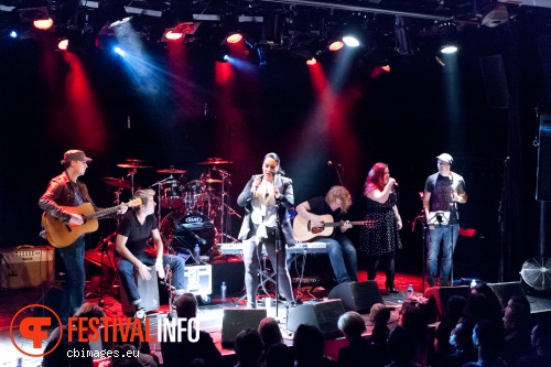 Foto Lisa Lois op Allen Stone - 26/11 - Melkweg