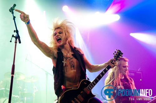 Kissin' Dynamite op DragonForce - 26/11 - Melkweg foto