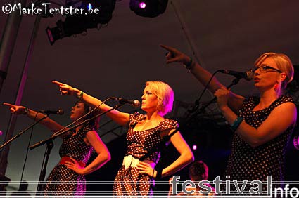 The Pipettes op Pukkelpop 2006 foto